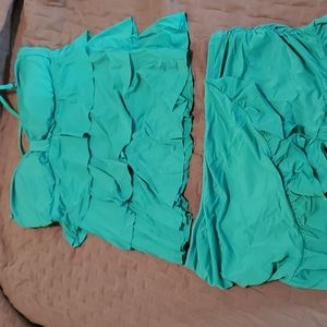 Kenneth Cole reaction swimsuit set